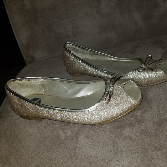 Shoes - Picture 2 of 3